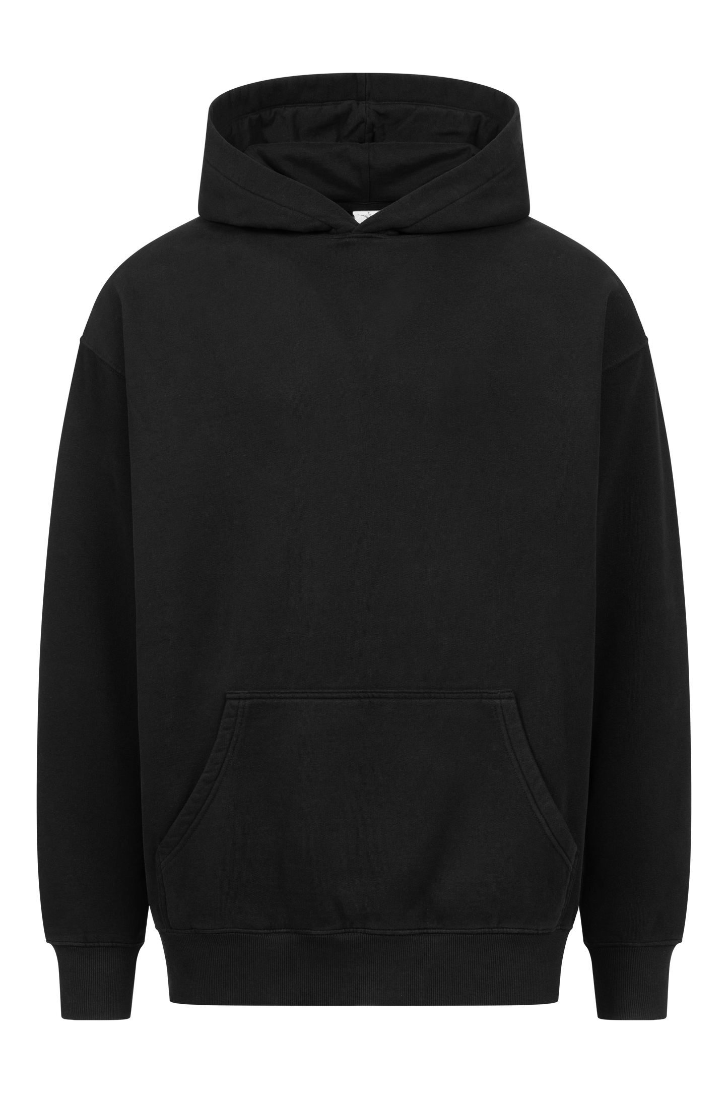 Ein schlichter, schwarzer OVERSIZE BASIC HOODIE von RAPANUI ORIGINAL mit einer Fronttasche und einer Kapuze mit Kordelzug. Das zertifizierte, minimalistische Design zeichnet sich durch lange Ärmel und eine entspannte Passform aus, die für Komfort sorgt. Es gibt keine sichtbaren Logos oder Grafiken, was zu seinem schlichten Look passt. Dieser Hoodie ist von Control Union unter CU 833078 zertifiziert.